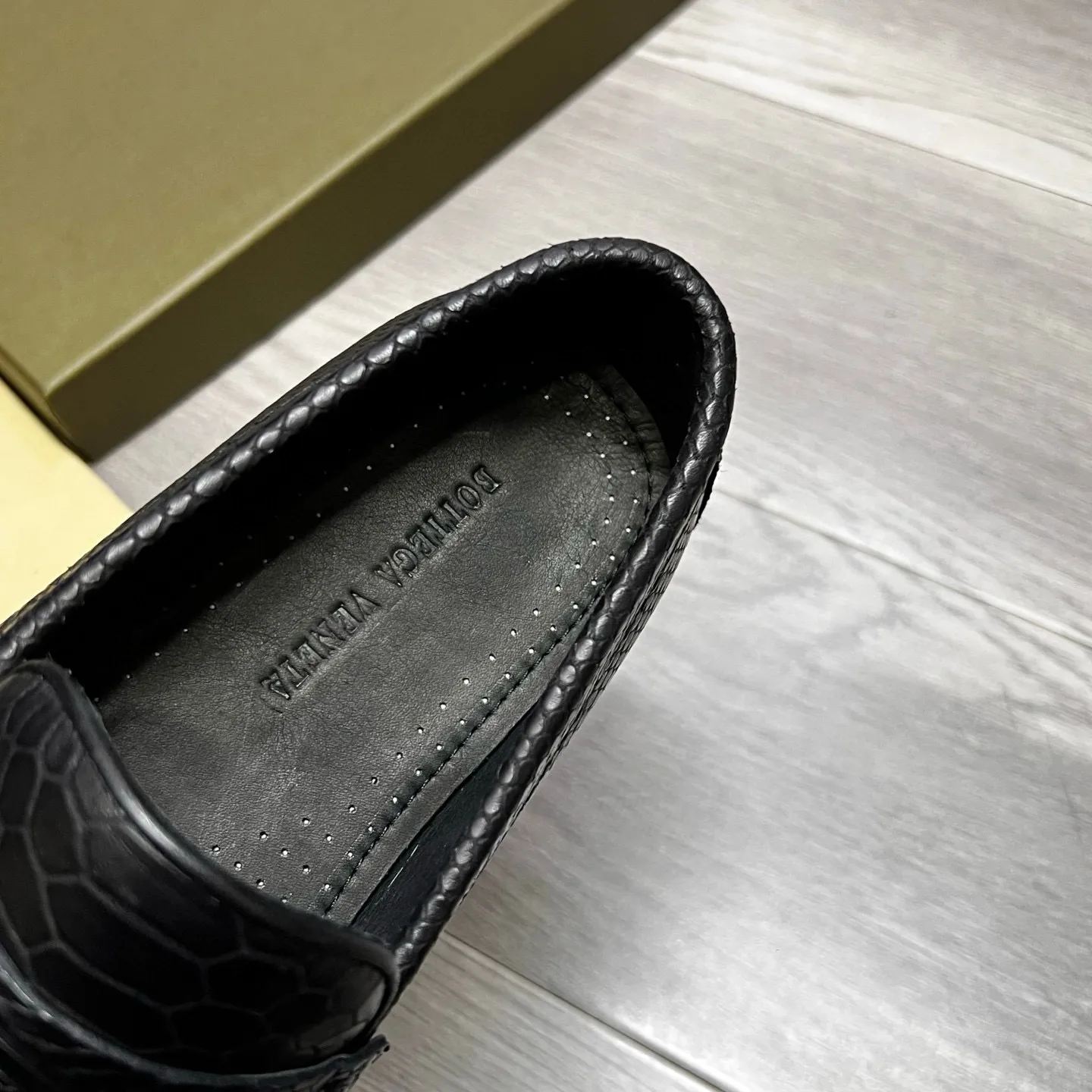 Factory price 480 BV 〰️Purely handmade classic men's beanie shoes👉👉driving shoes, slip-on shoes, made of imported cowhide from Italy, 💕water-dyed cowhide lining, 🔊original outsole, waterproof platform design, comfortable on the feet. Good choice for traveling and driving, single color available, code number: 38-44, (45 can be customized)